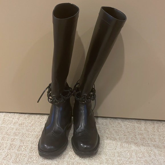 Chanel interlocking CC cut out leather lace up boot - Picture 9 of 16